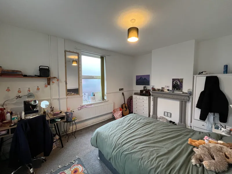 Large 3 Bed House // July 2026 - Image 5